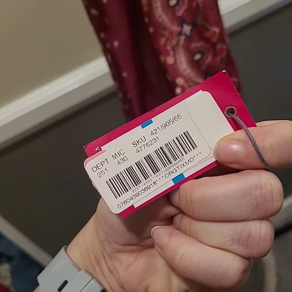 Vince Camuto Womens Burgundy Floral Patterened Scarf NWT 70" - Picture 4 of 7